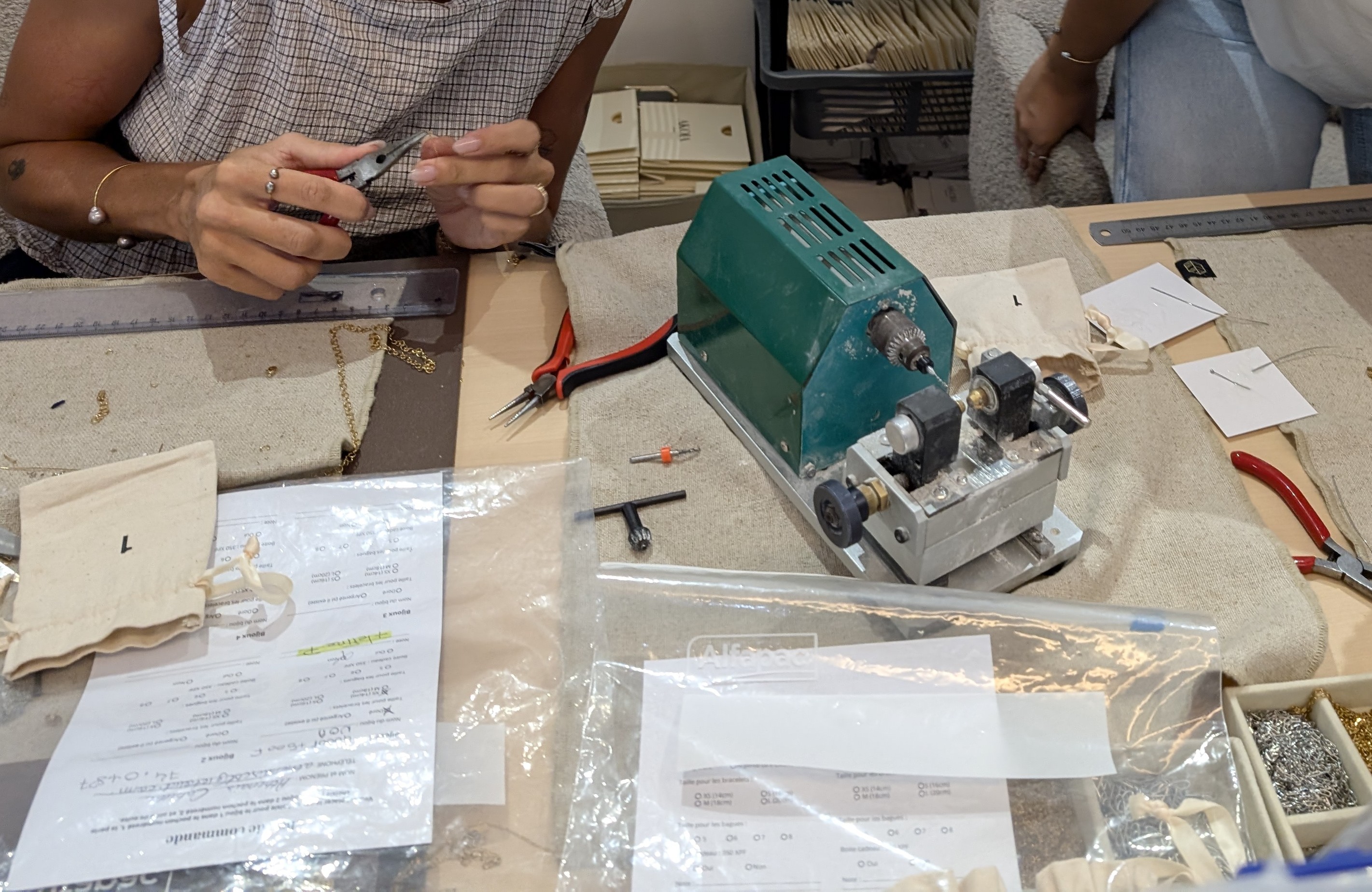 アトリエで製作中の様子